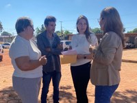 A pedido da vereadora Janete Lins, Secretaria de Agricultura recebe Escavadeira Hidráulica 