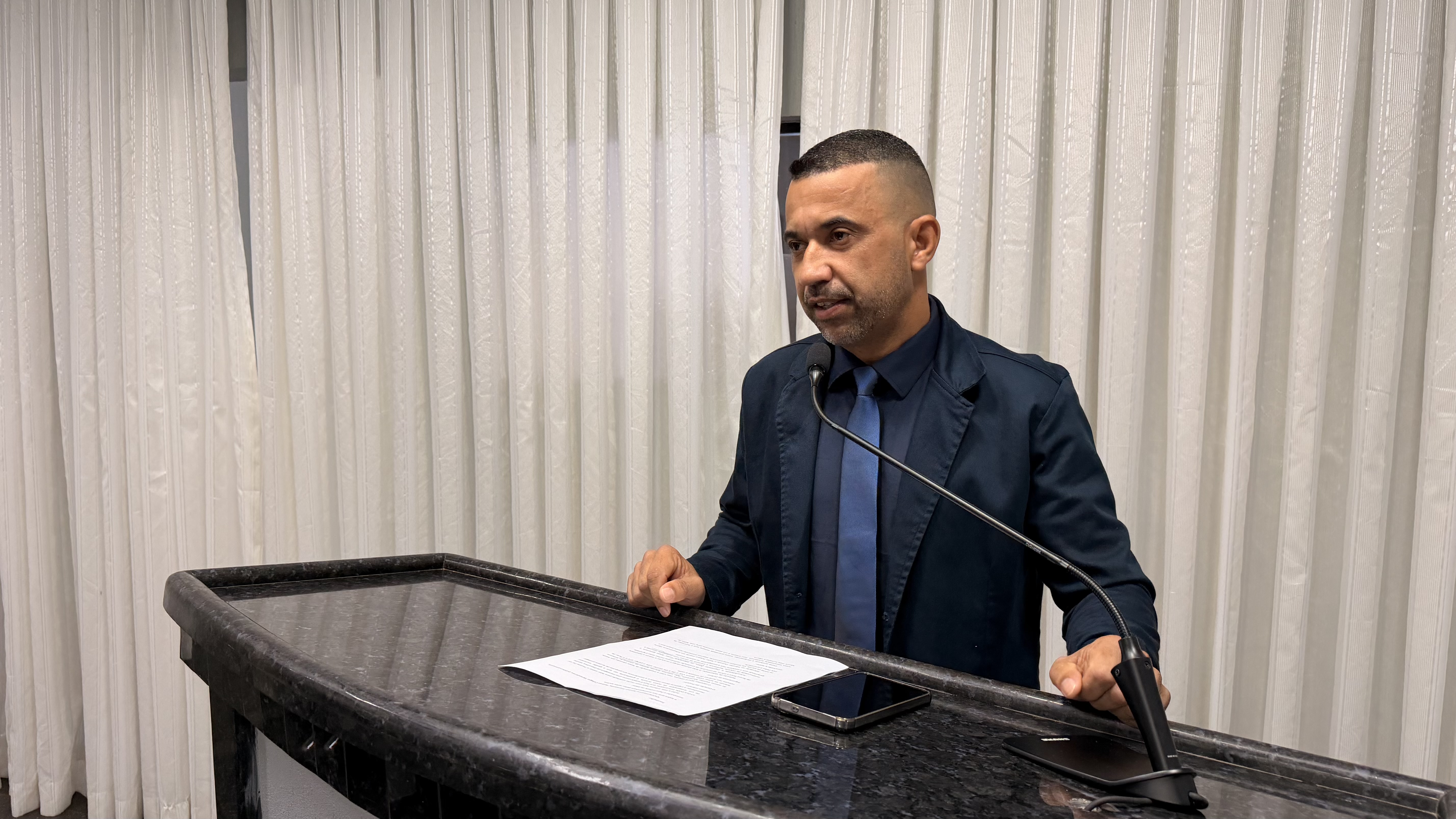 Aprovado PL de autoria do vereador Edilson para implantação de faixas elevadas de pedestres em frente a todas as escolas municipais de Rolim de Moura