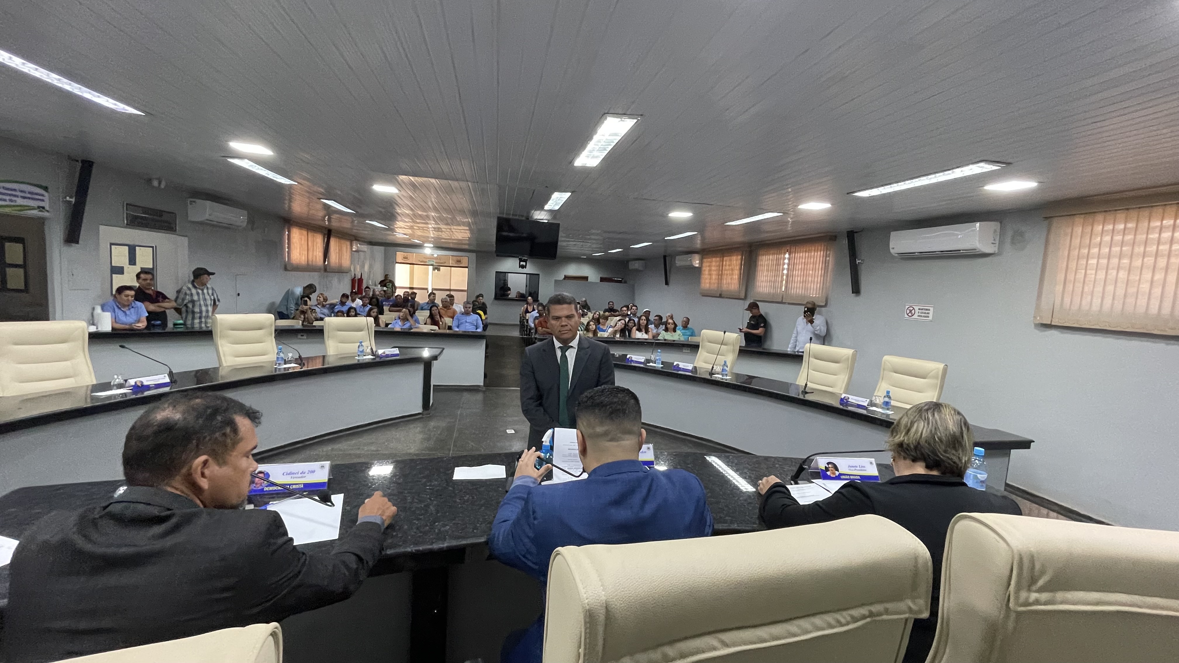 Câmara  de Rolim de Moura empossa o vereador Adair Cardoso em sessão solene