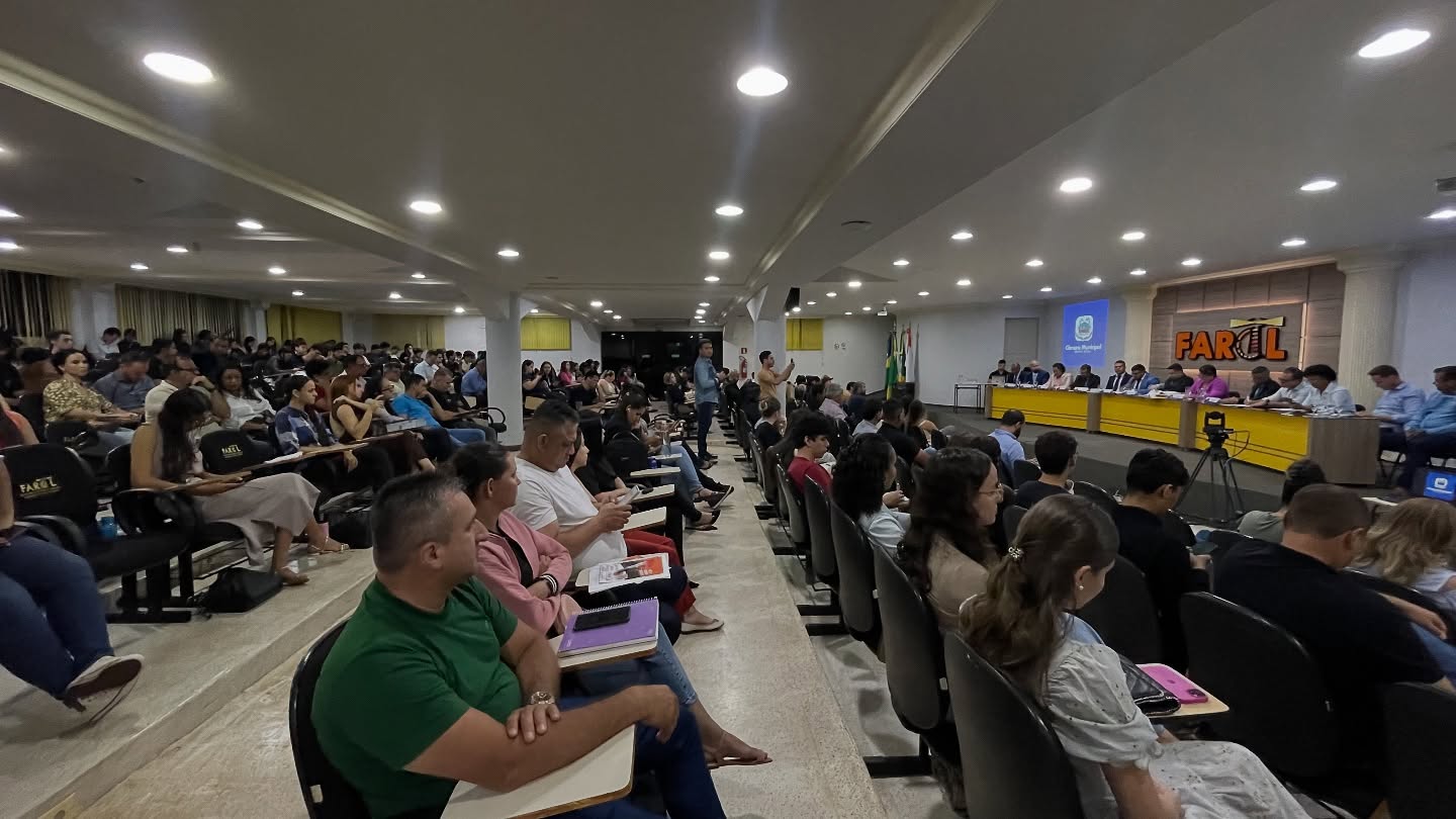 Câmara Municipal realiza Sessão Itinerante na Faculdade FAROL