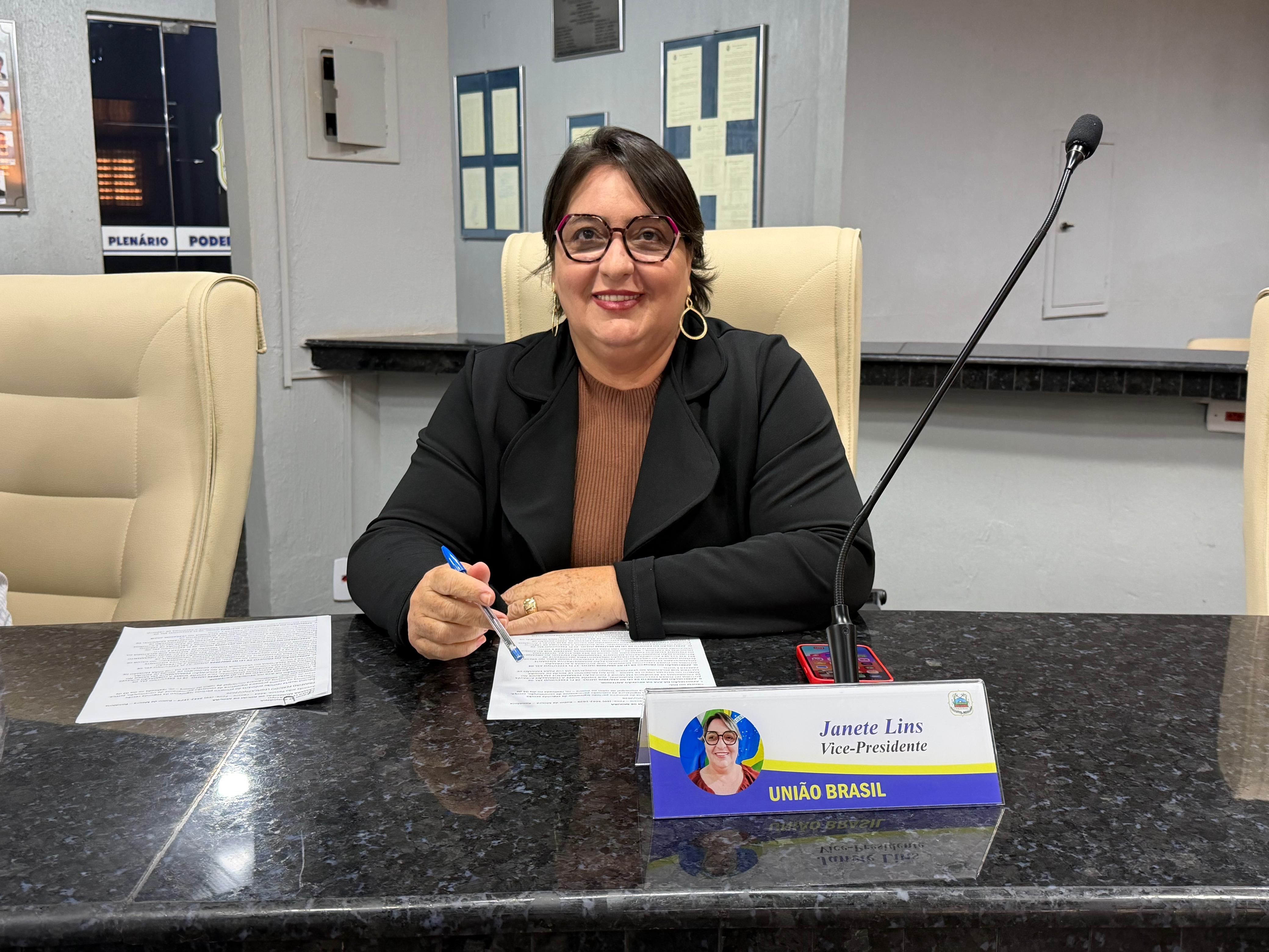 Janete Lins solicita veículo para atender pacientes do município que utilizam a Casa de Apoio em Porto Velho