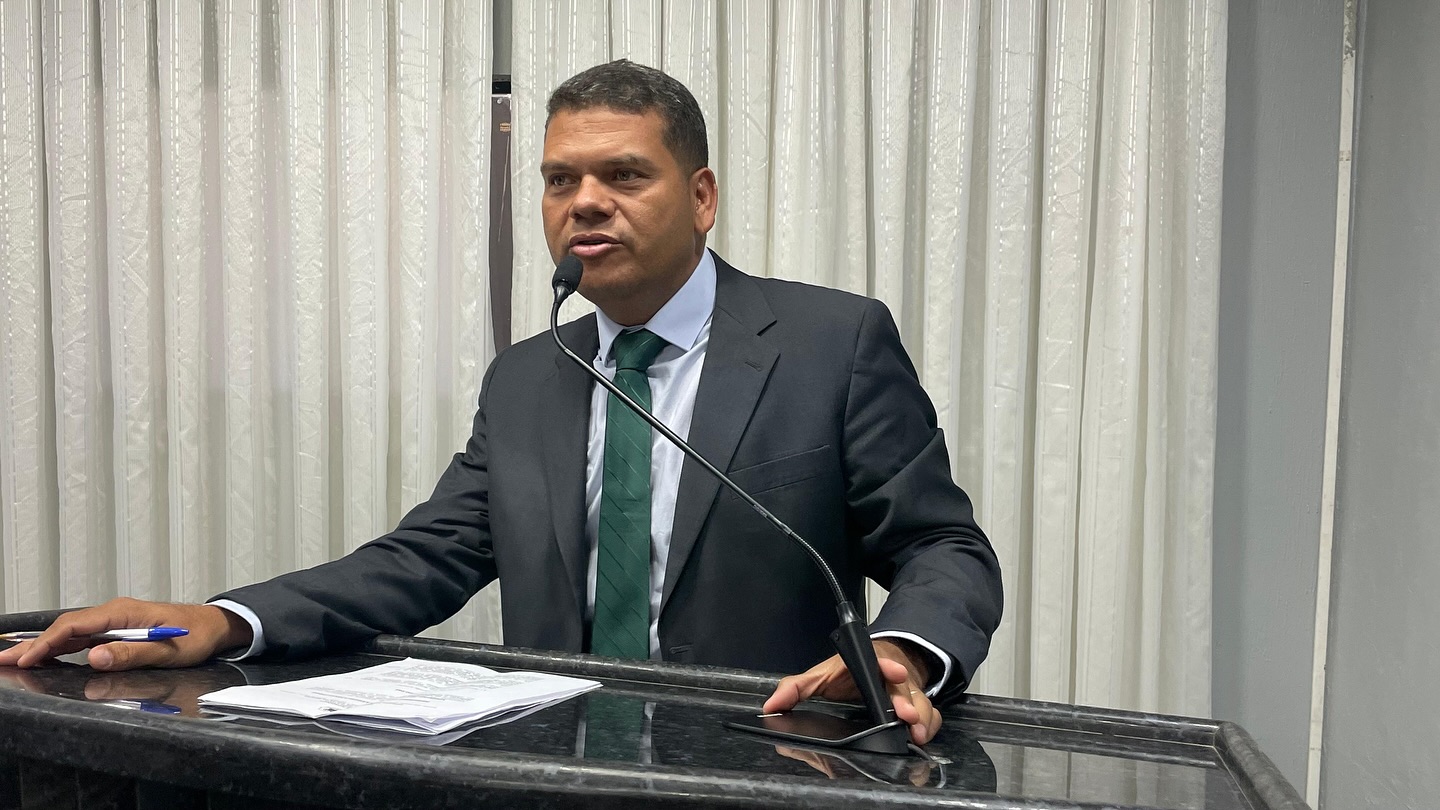 Vereador Adair propõe Programa Municipal de Entrega de Kits Escolares e Uniformes aos estudantes da rede municipal de ensino