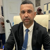 Vereador Edilson solicita faixa de pedestre em frente a Escola Nilson Silva e serviço de recuperação de ruas no bairro Boa Esperança