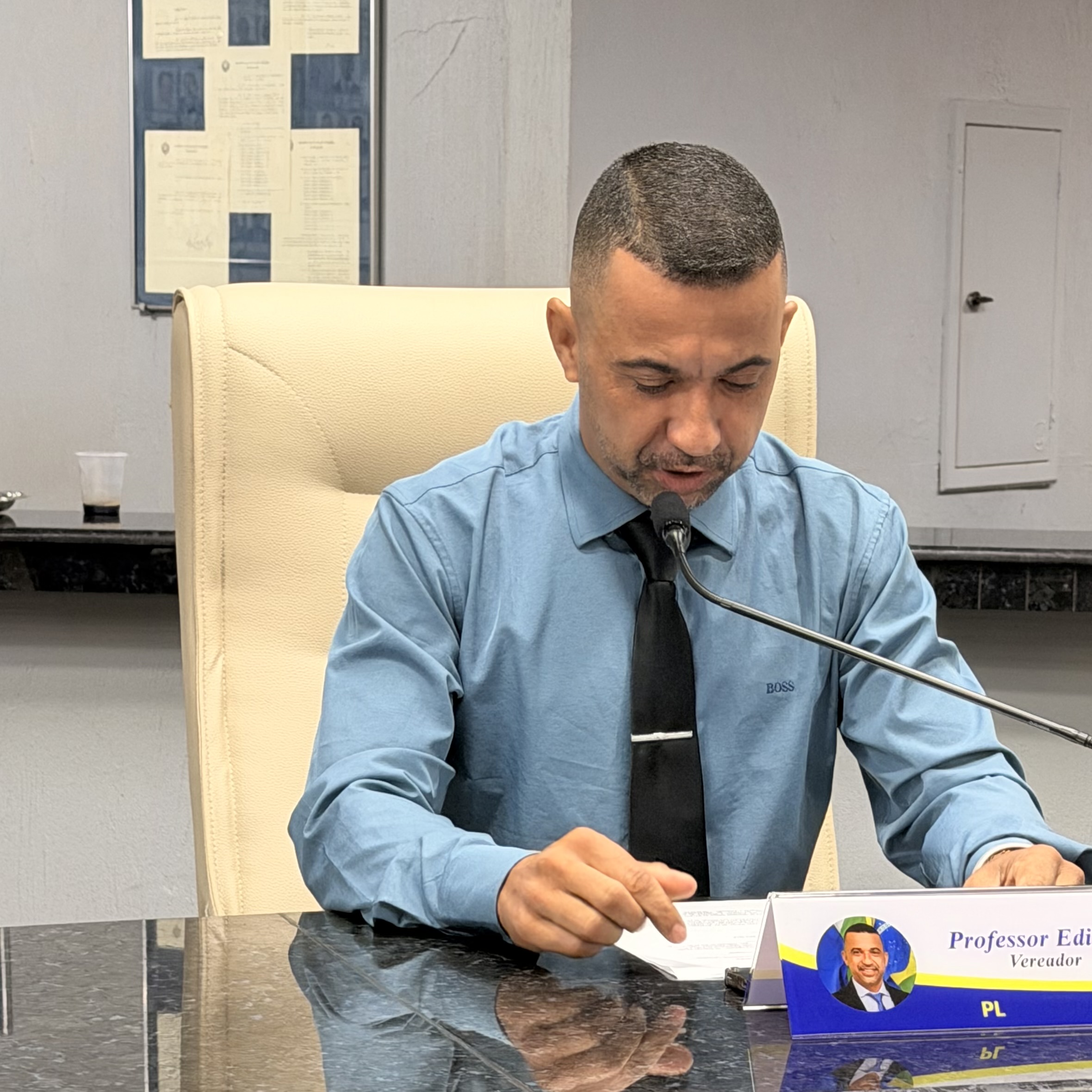 Vereador Edilson solicita melhorias viárias e intervenções emergenciais em importantes vias de Rolim de Moura