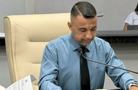 Vereador Edilson solicita recuperação do estacionamento em frente à escola Menino Jesus e abertura de um trecho no canteiro central da Avenida Aracaju