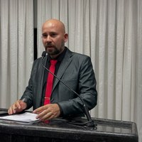 Vereador Edinho requer afixação de placa com o número do disque-denúncia contra a exploração sexual infanto-juvenil em escolas e nos ônibus  escolar 