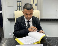 Vereador professor Edilson envia Indicações ao Executivo voltadas à melhoria da infraestrutura urbana e à segurança no trânsito do município