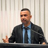 Vereador professor Edilson solicita ao Executivo serviço de patrolamento e iluminação pública para melhoria na trafegabilidade dos munícipes