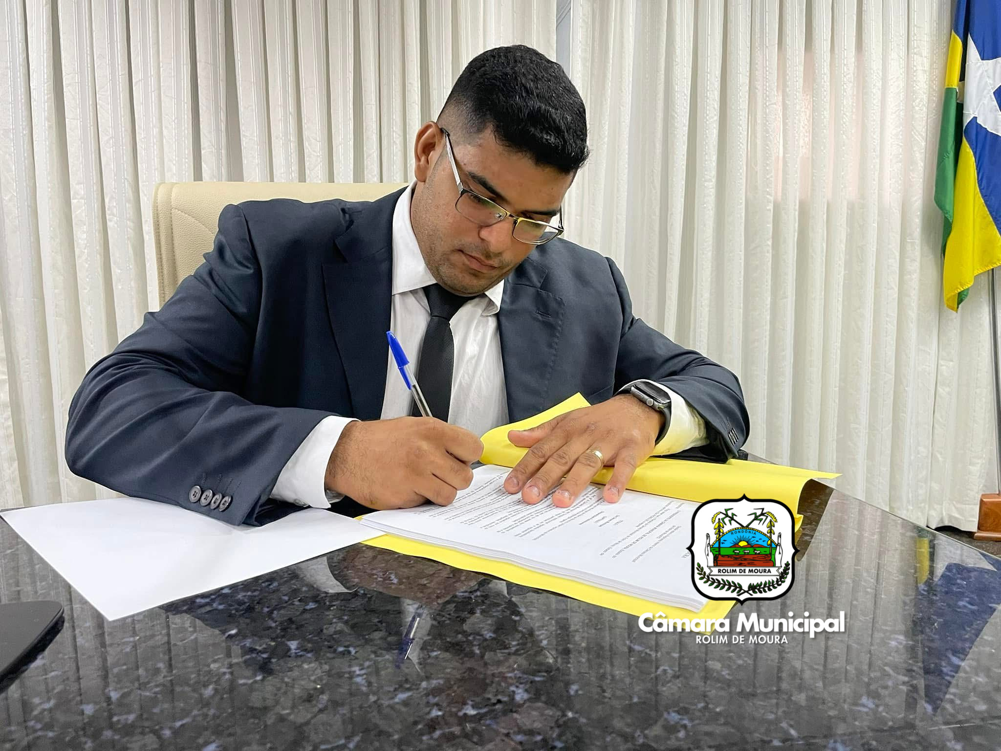 Vereador Thiago Hulk cobra providências sobre danos ao asfalto causados pela empresa Águas de Rolim