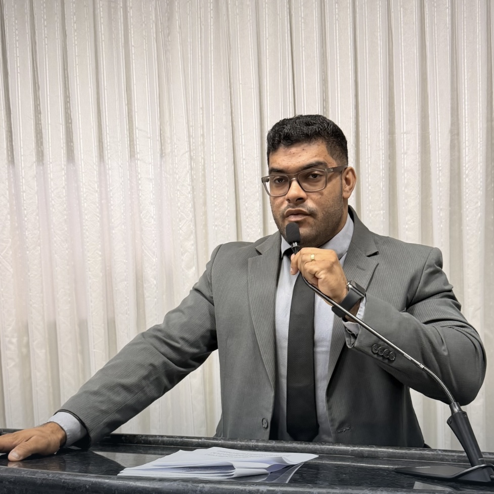 Vereador Thiago solicita limpeza, manutenção e ações de urbanização nos Bairros Centenário e Bom Jardim