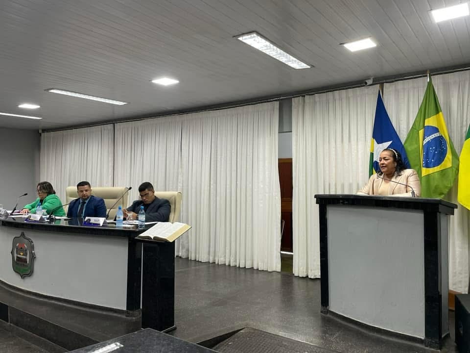 Vereadora Cida da Saúde apresenta em Sessão inúmeros requerimentos para melhoria na Saúde em Rolim de Moura 