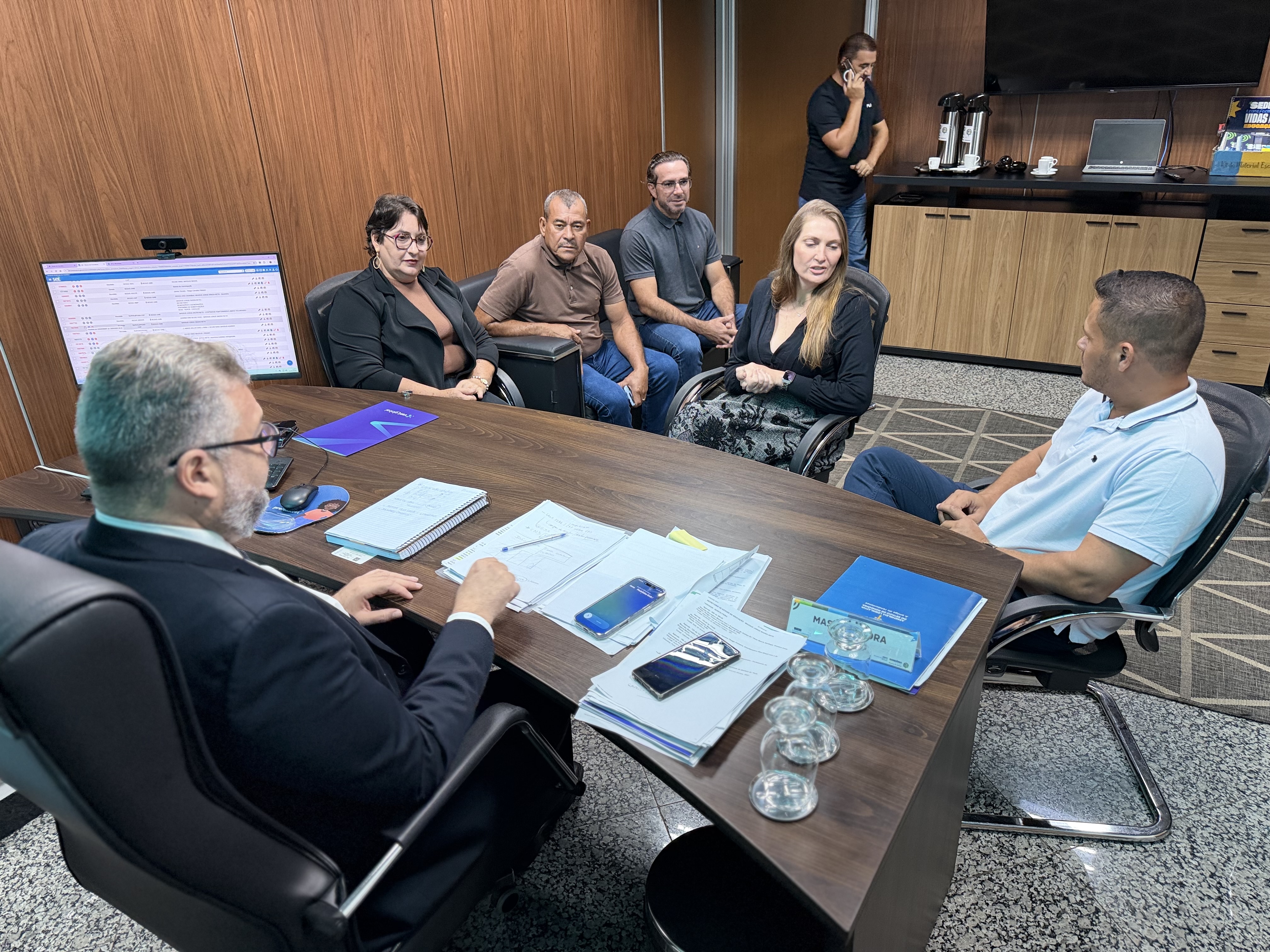 Vereadora Janete Lins busca apoio da deputada Gislaine Lebrinha para retomada urgente da obra da Escola Maria Rabelo em Rolim de Moura