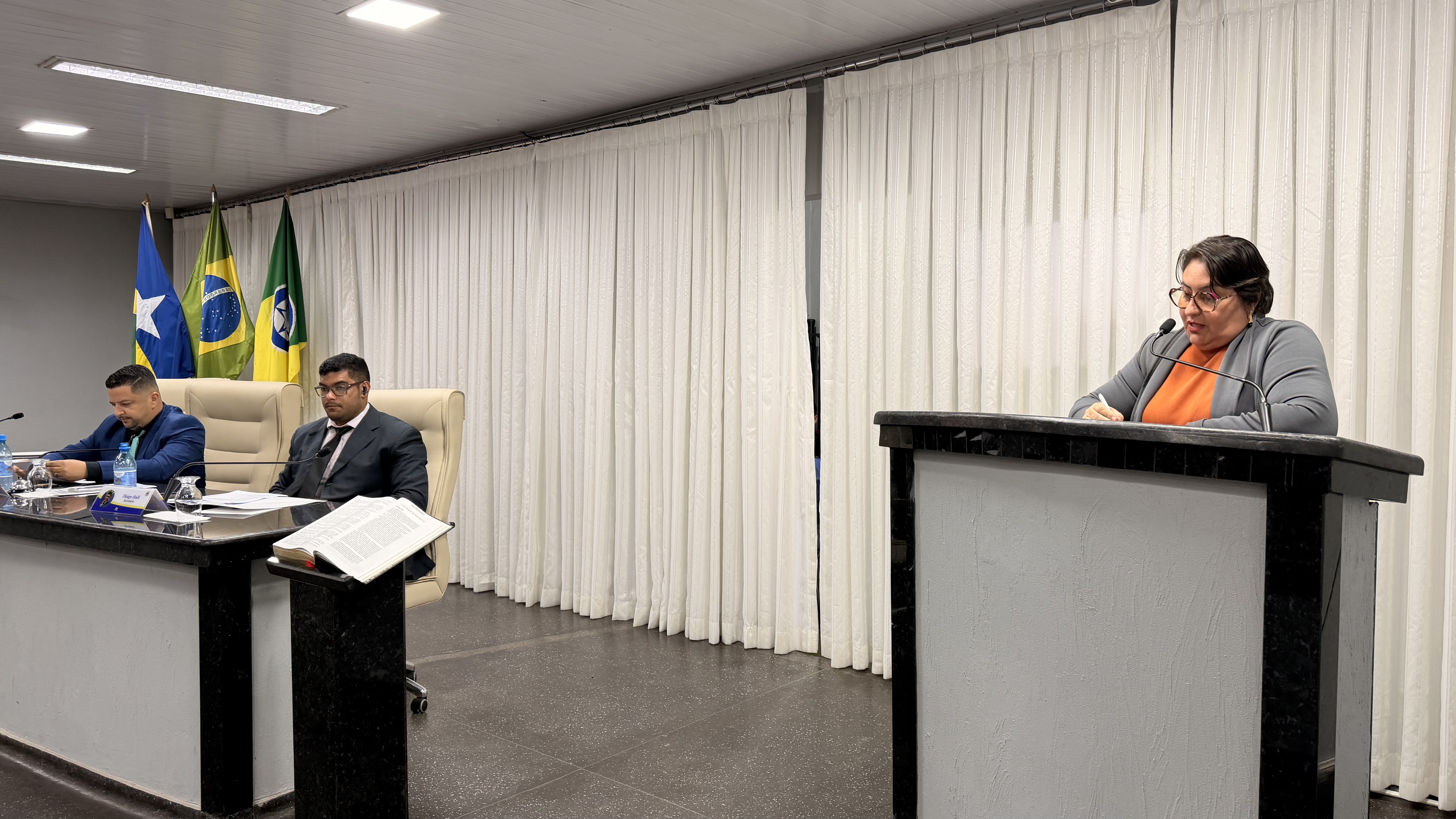 Vereadora Janete solicita pavimentação asfáltica nas proximidades das Escolas no bairro Centenário 