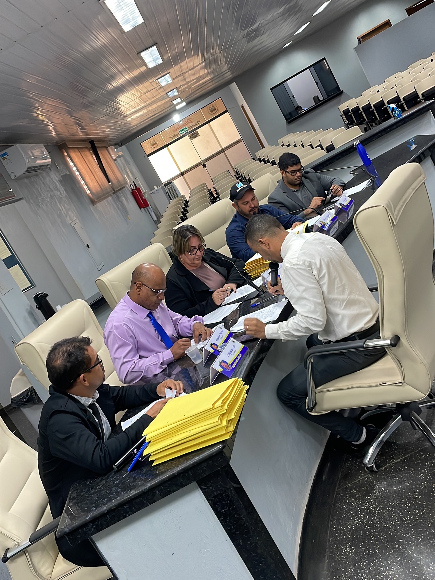 Vereadores membros das Comissões Temáticas da Casa, realizam reunião extraordinária Conjunta das Comissões